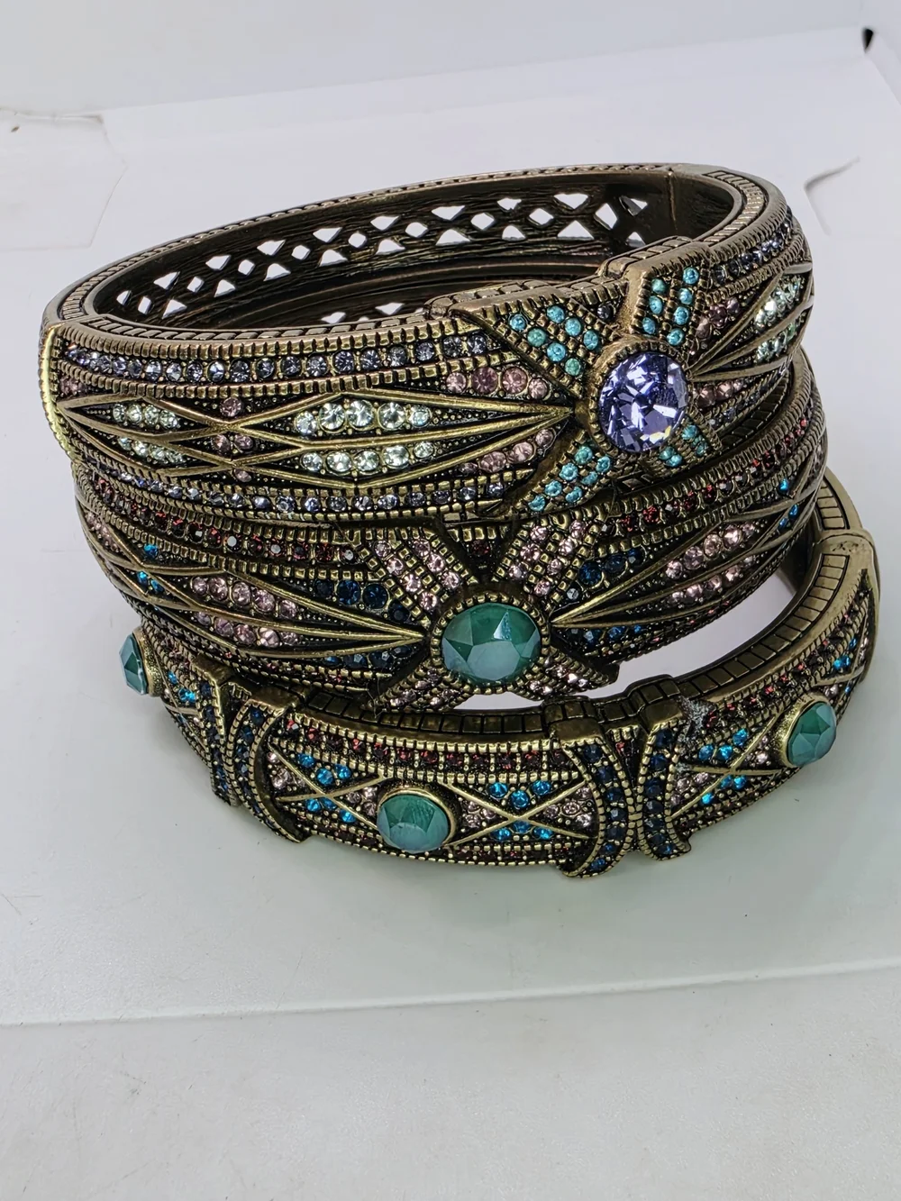 Heidi Daus eye catching